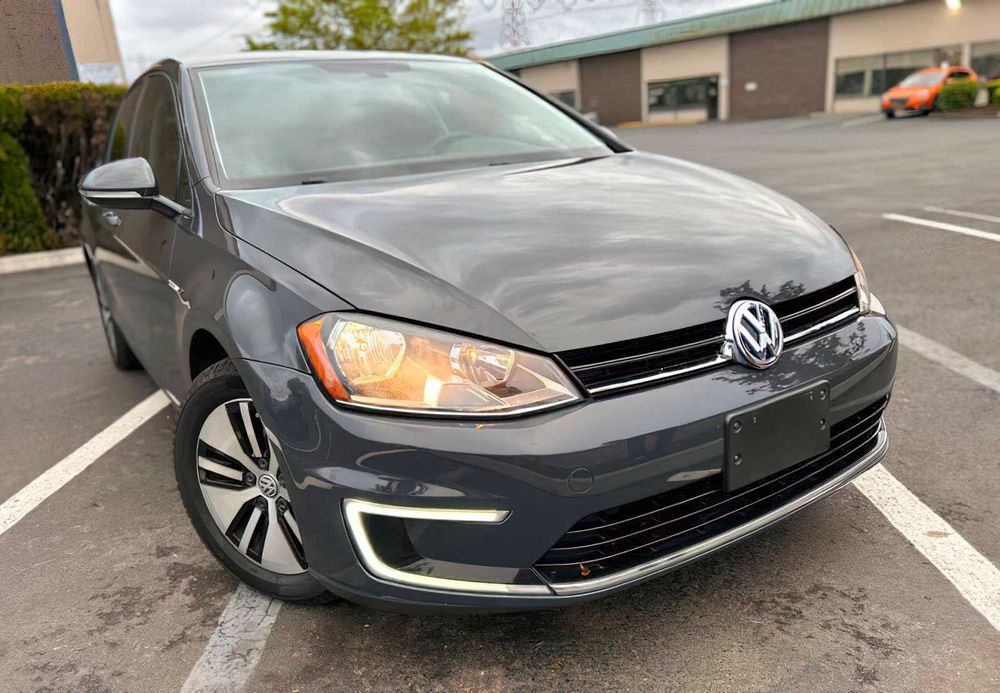 Volkswagen e-Golf SE      2016