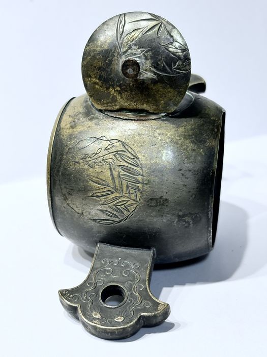 Antigo queimador de incensos asiático em bronze Sec XIX