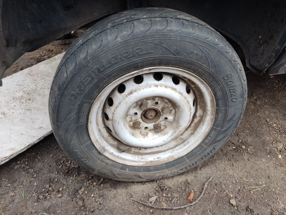 Продам пару колес r13. 4/100 Ваз