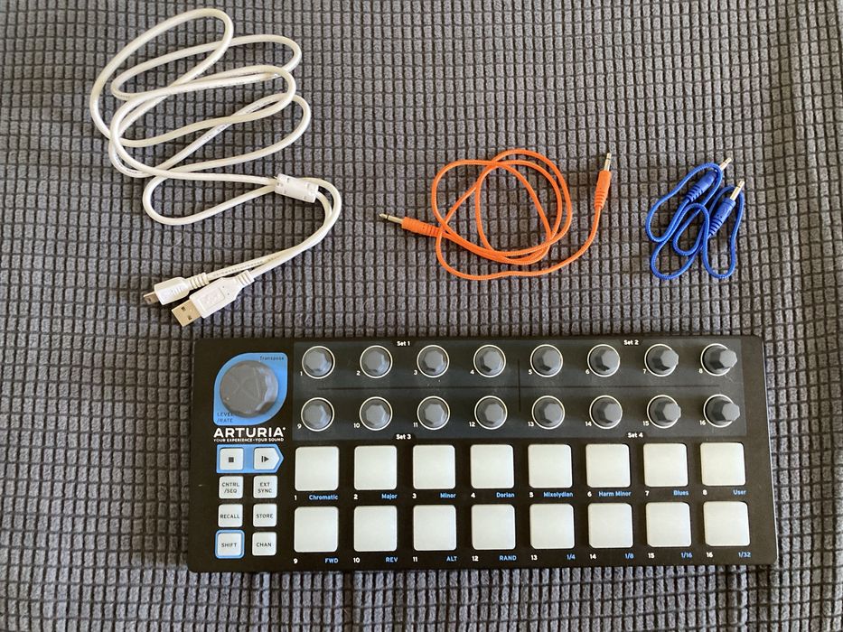 Controlador MIDI Arturia BeatStep - Como Novo