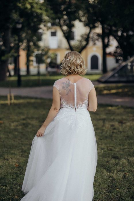 Плаття весільне з жемчугом