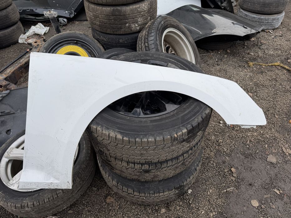 Переднє праве крило Audi A4 B9 usa
