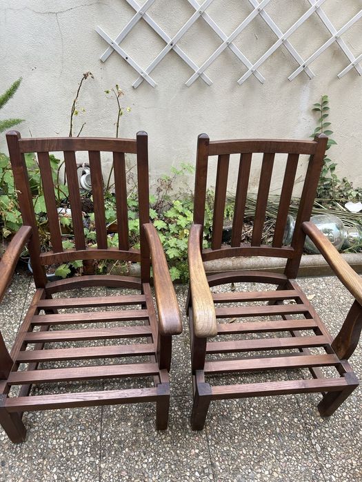 Cadeiroes com estofos