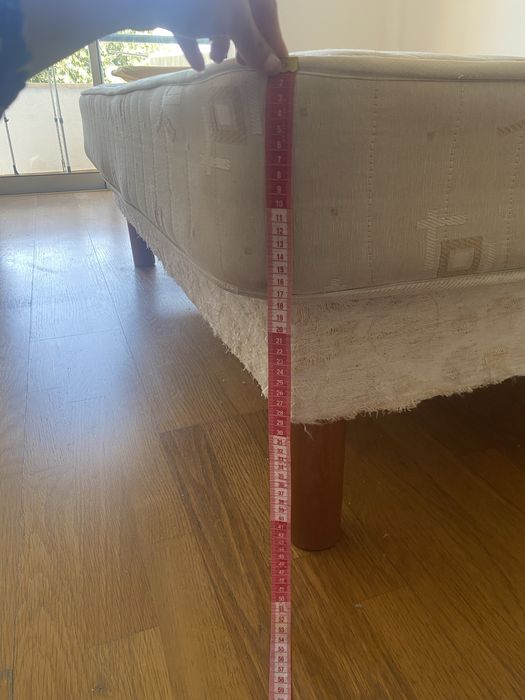 Cama de casal com base e colchão – 140x195cm