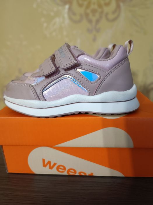 Дитячі кросівки для дівчинки