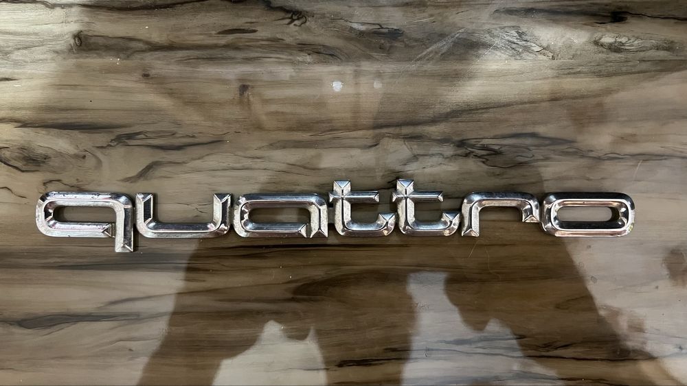 Надпись/эмблема/шильдик quattro