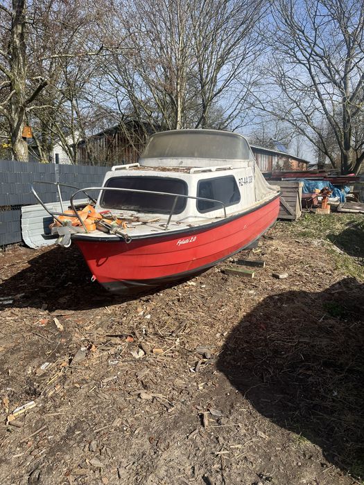 Łódka z kabina 6m bez silnika