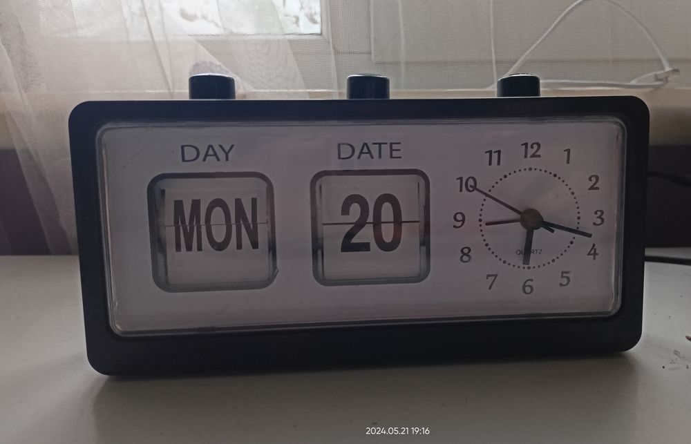 Годинник з будильником