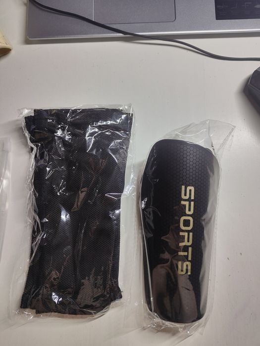 Ochraniacze piłkarskie na piszczele rozm L B641