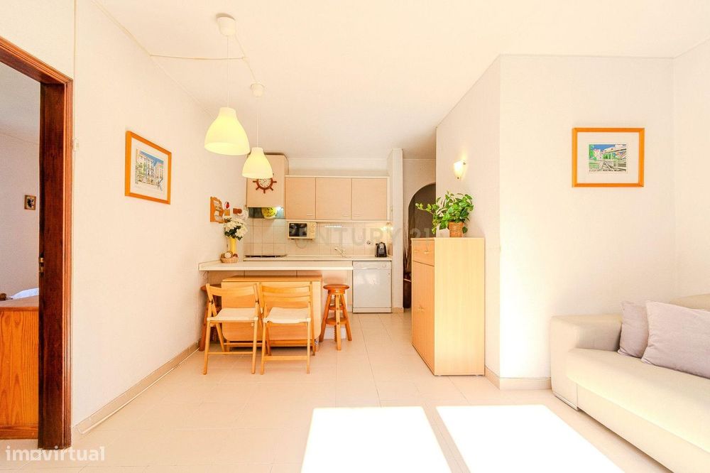 Apartamento com um quarto no centro da cidade, em condomínio fechado c