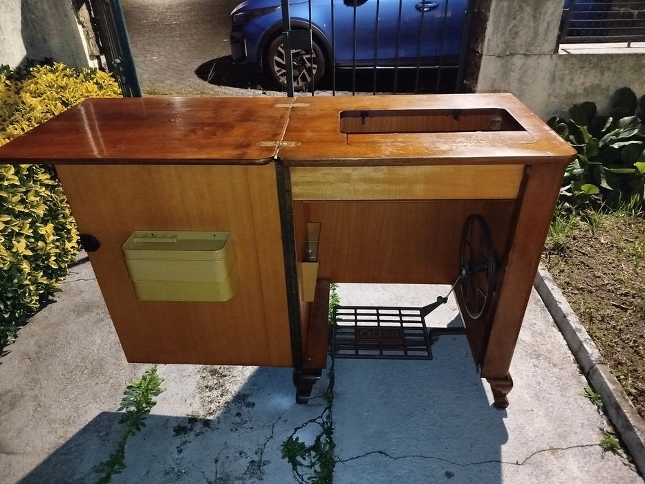 Móvel de máquina de costura