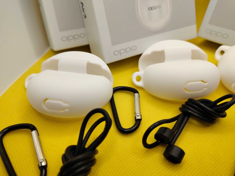 Чехол силиконовый на наушники OPPO Enco Air3 (white)+ шнурок + карабин