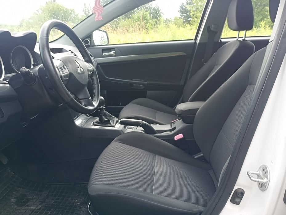 Mitsubishi Lancer intense rezerwacja