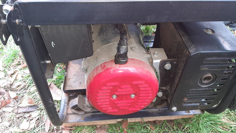 Бензиновый генератор 6.5 кВт