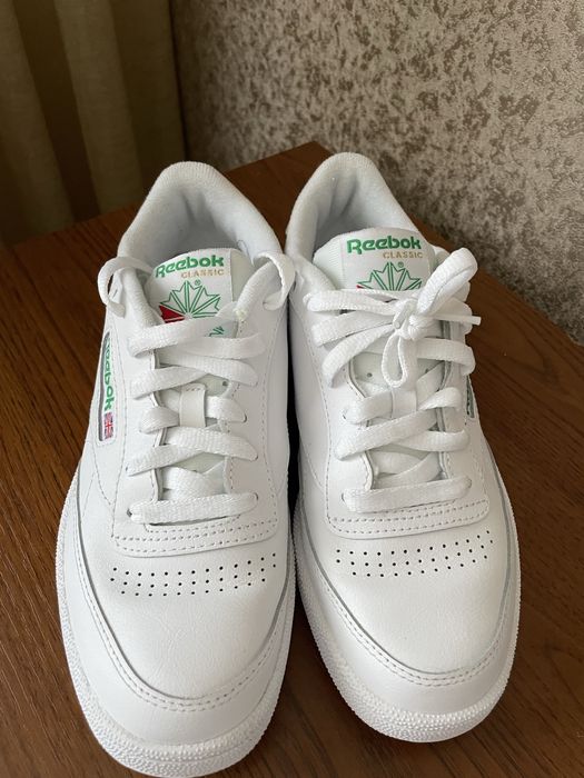 Reebok жіночі кросівки (39 роз