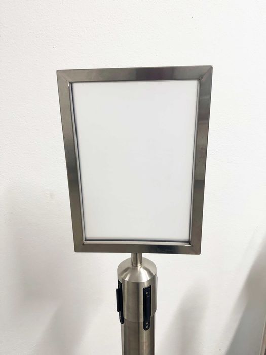 Poste Separador Inox com Fita (5M) e Base Fixa