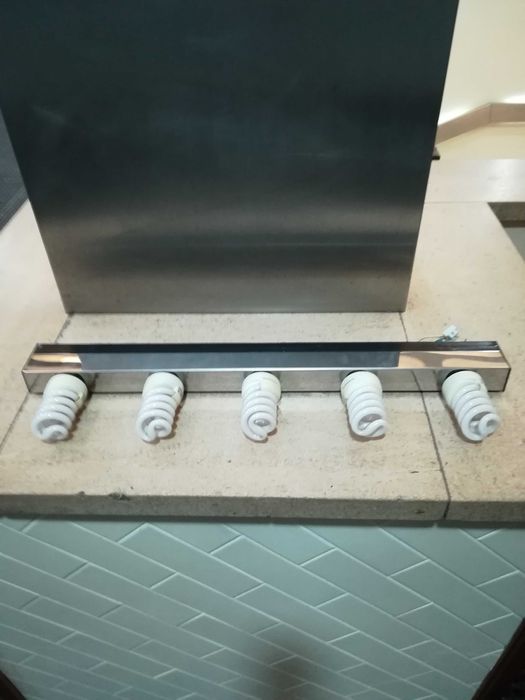 Candeeiro com cinco lâmpadas