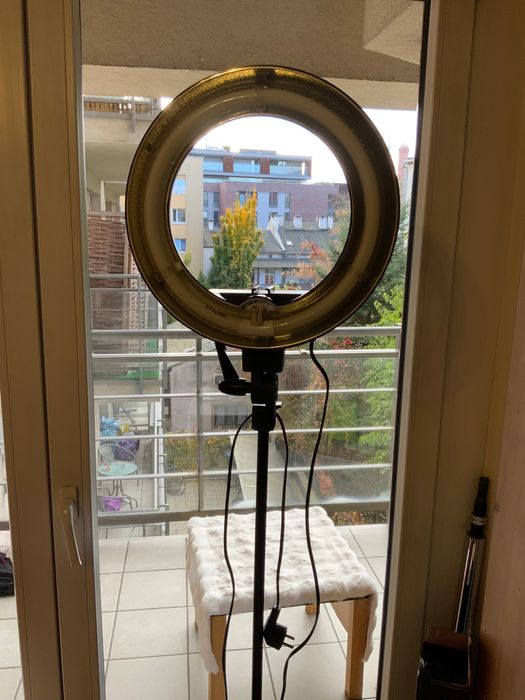 Lampa Led stojąca do branży beauty