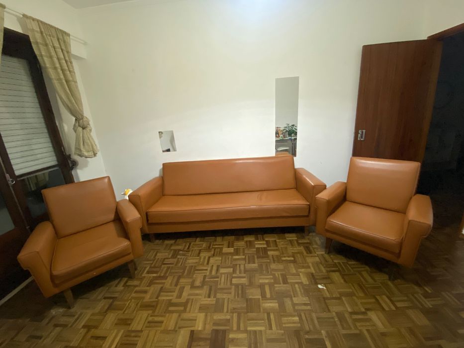 Sofá cama+ 2poltronas de couro