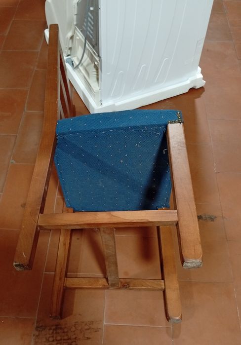 Cadeira em madeira e veludo