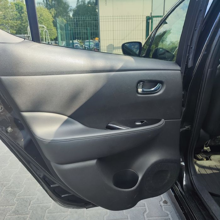 Nisan Life 40 TEKNA + З АВТОпаркуванням топова версія