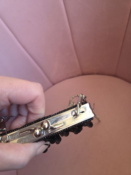 Mała eleganckie torebka na łańcuszku