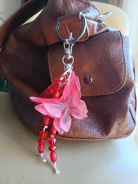 Bag charm artesanal borboleta