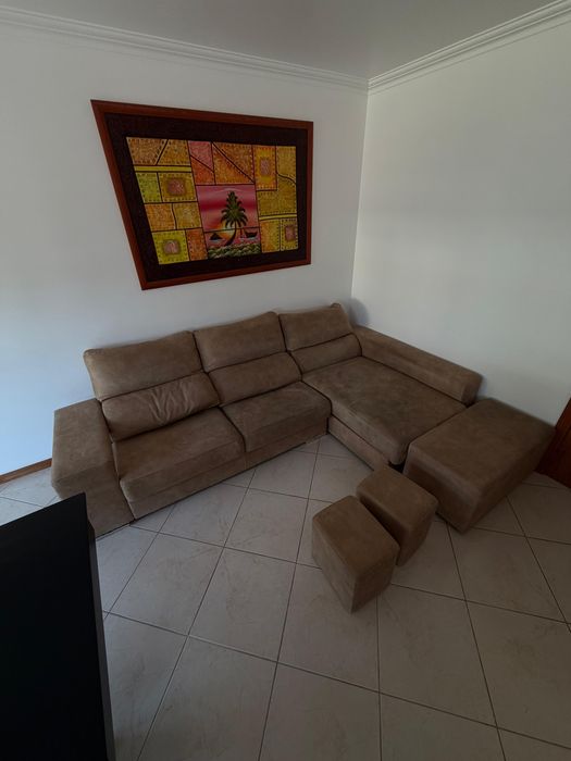 Sofá Moderno com Chaise Longue + Bancos de Apoio