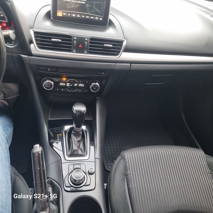 Продам Мазду 3 1.5литра. 2014 год Офіційну Автомат