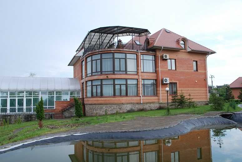 Дом 800 кв.Бассейн ,сауна,бильярд, генератор.До 20 человек