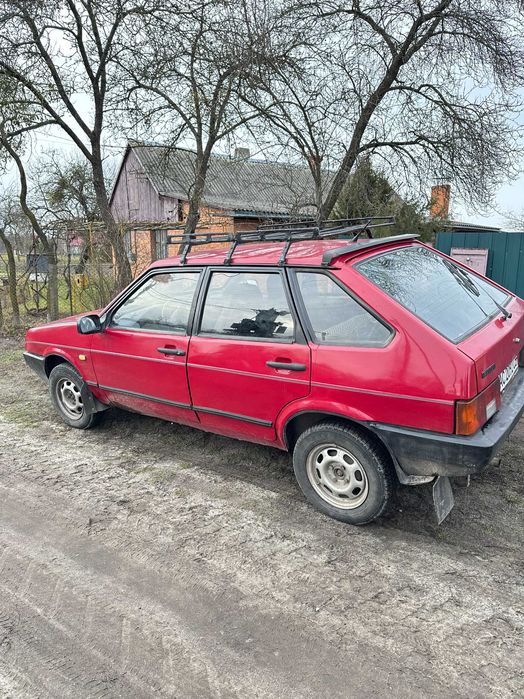 ВАЗ 21093 червона в хорошому стані