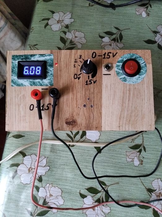 Регульований блок живлення 0-15 вольт.