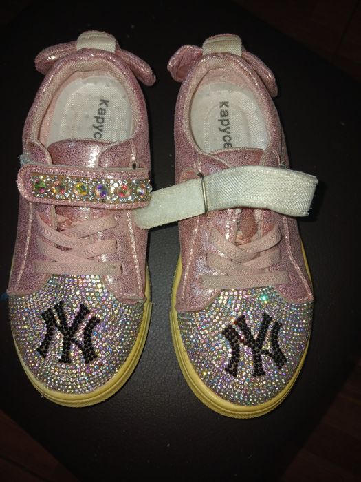 Кросівки дитячі для дівчинки.