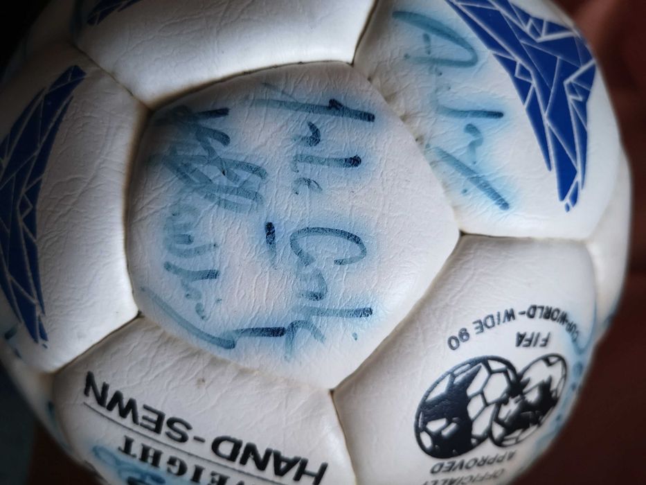 Bola FC Porto - autografada - Sir Bobby Robson + equipa
