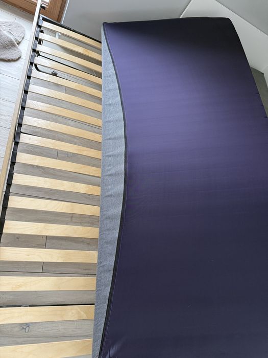 Kanapo-łóżko z podnoszonym stelazem