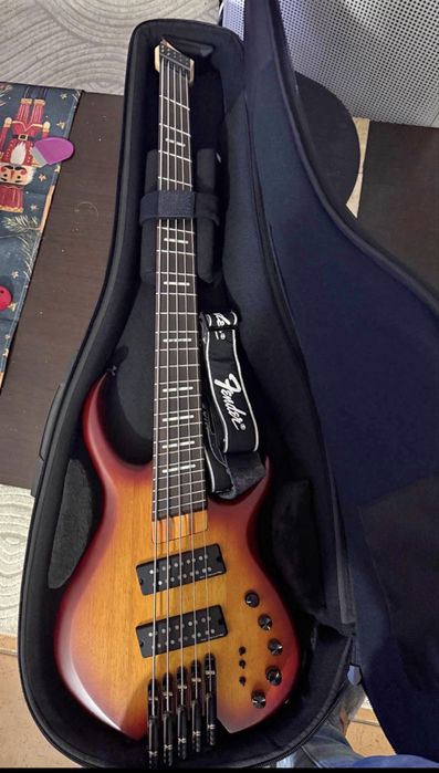 Marcus Miller M6 Headless