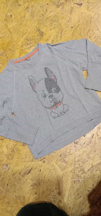 продам кофточки на девочку на 8-9 років на зріст 134-140 см