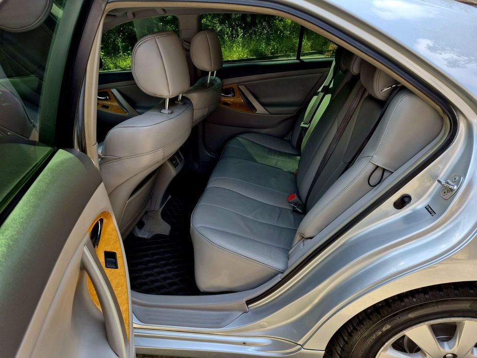 Продам срочно Toyota camry XLE