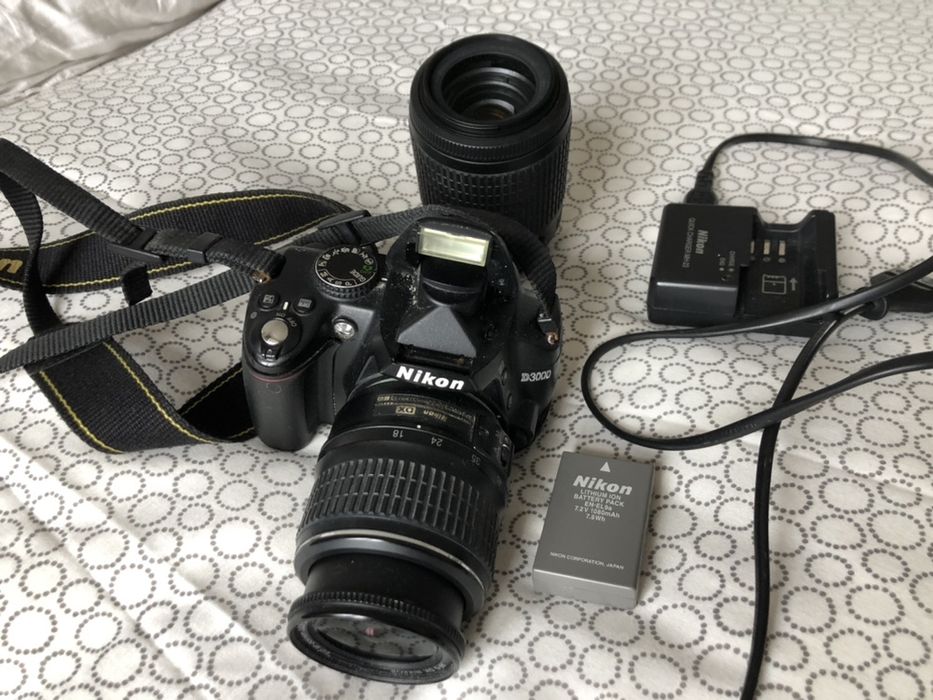 Nikon D3000 com 2 objetivas