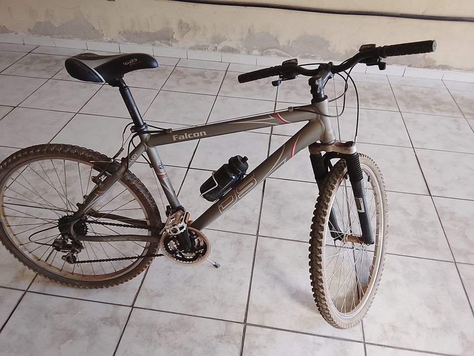 Bicicleta usada mas ainda em bom estado