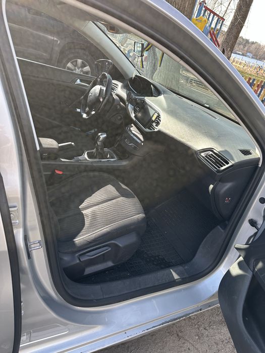 Peugeot 308   2016  1.6 дизель