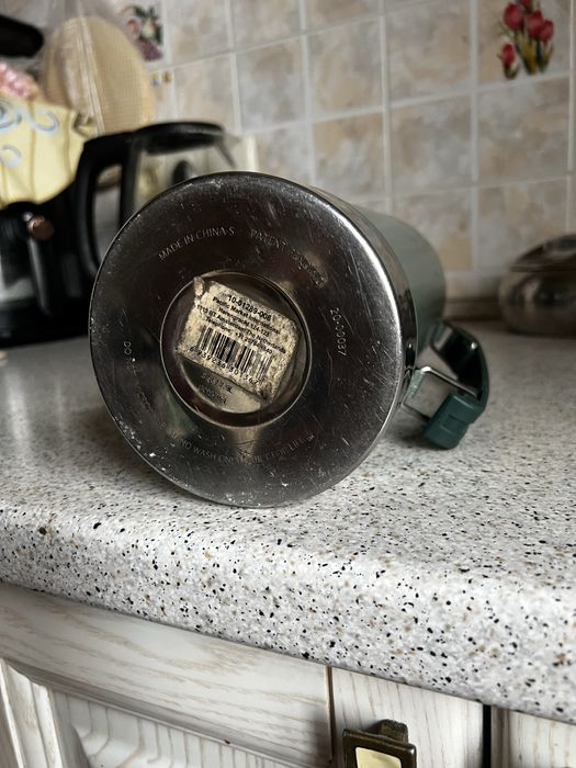 Продам термос  STANLEY-1.9 л.