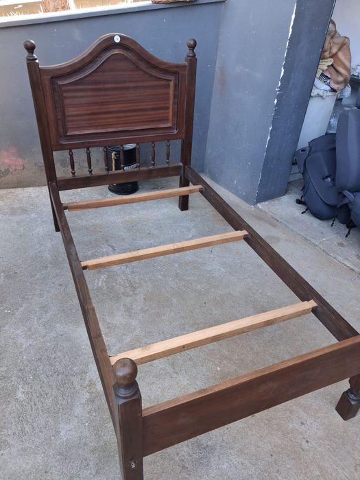 Cama ee solteiro com colchao