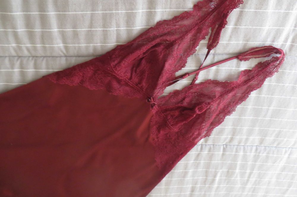 Camisa noite, alças cruzam a trás, peito renda - Tam- M/S - Como Nova