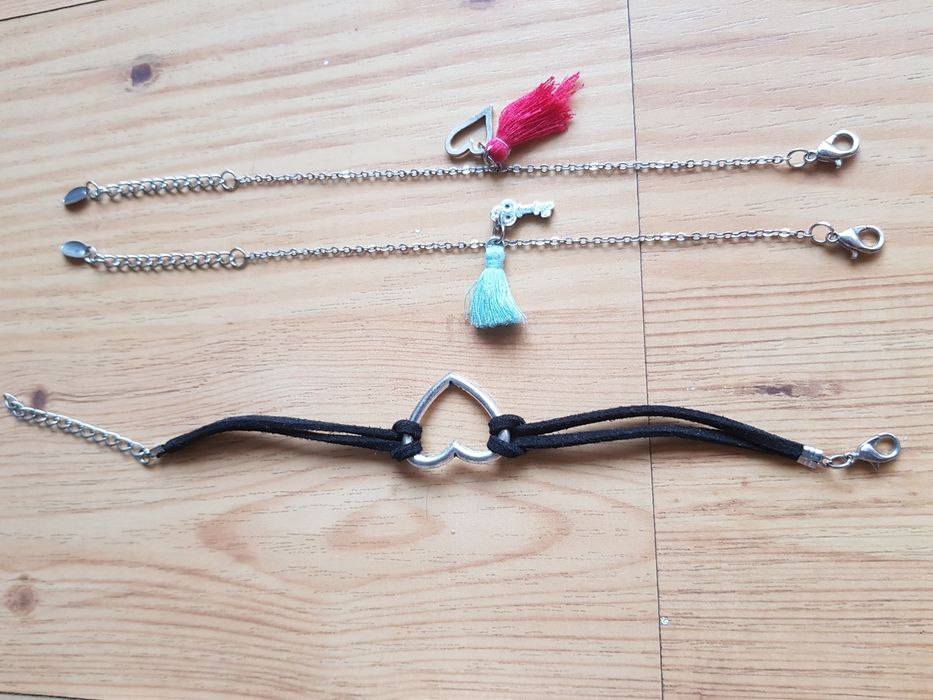 Brasoletki na gumce sznurku
