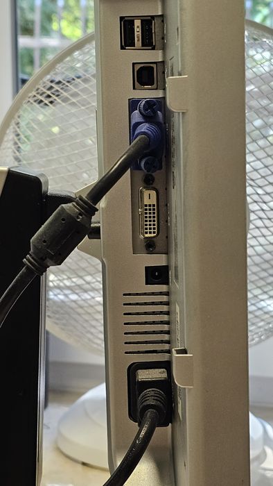 Monitor używany Dell 1908FPt