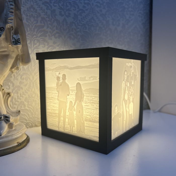 Світильник зі змінними фотопанелями