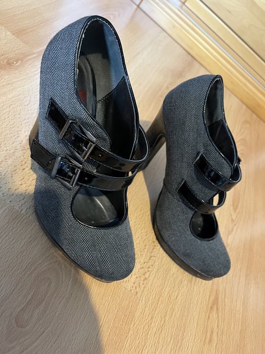 Sapatos salto alto