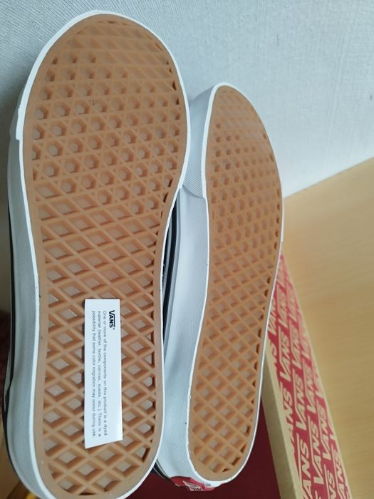 Vans Old Skool Azul e Branco tamanho 39 novos nunca usados.