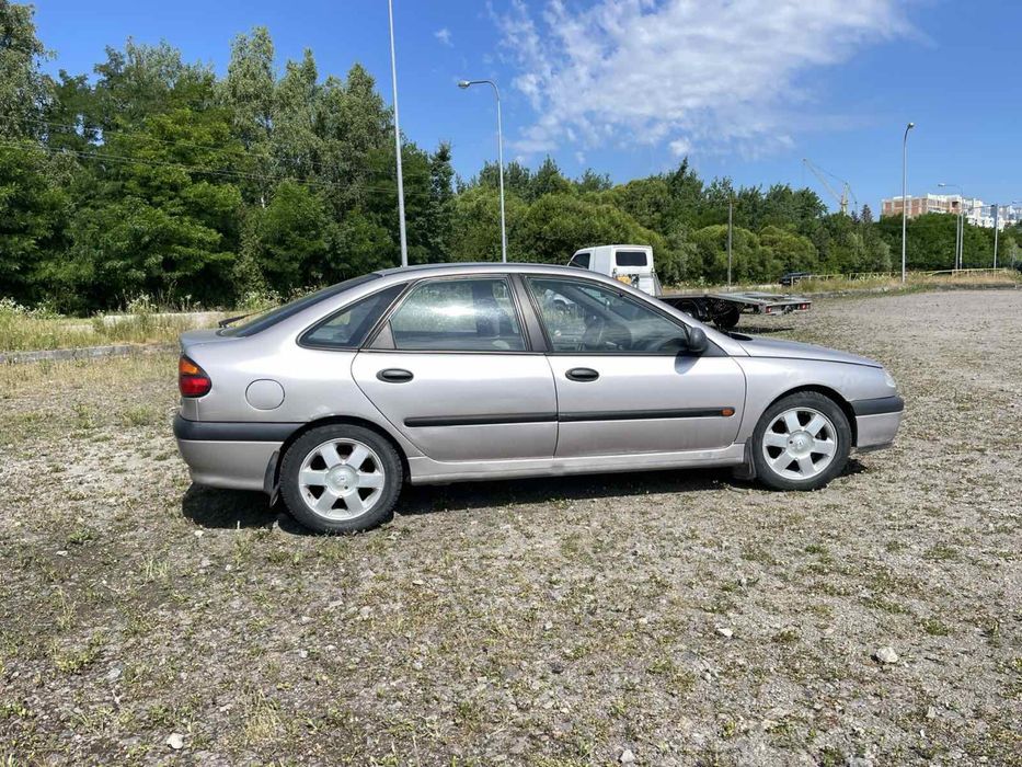Рено лагуна 1997рік 1.8бензин